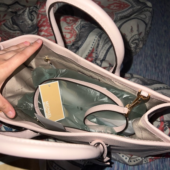 New with tags pebbled leather Micheal kors purse - Picture 4 of 5